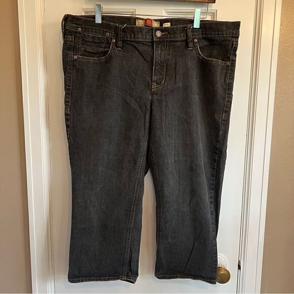 Old navy Dark Wash strech Capri (16) - Picture 1 of 7